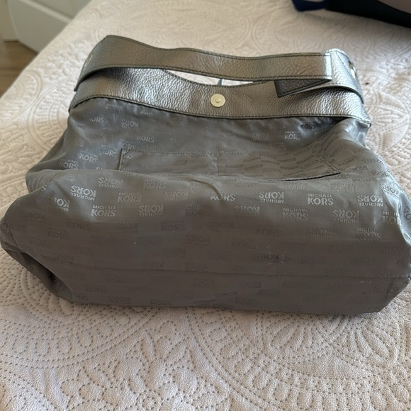 MICHAEL KORS METALLIC LEATHER STUDDED BAG - Picture 7 of 12